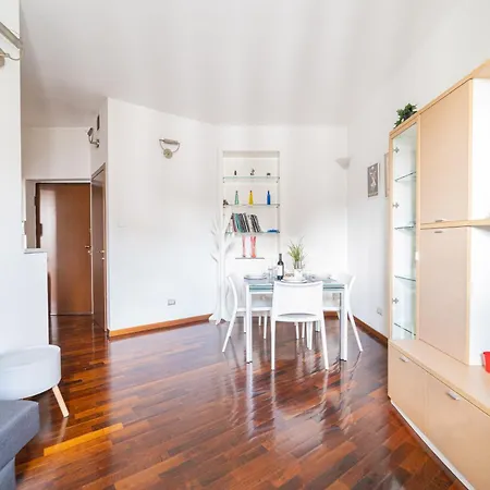 Apartament Duomo-bocconi-navigli Area, Elegant & Peaceful Retreat Mediolan
