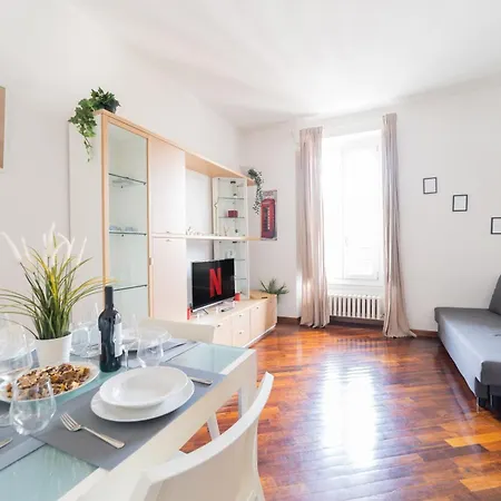 Apartament Duomo-bocconi-navigli Area, Elegant & Peaceful Retreat Mediolan